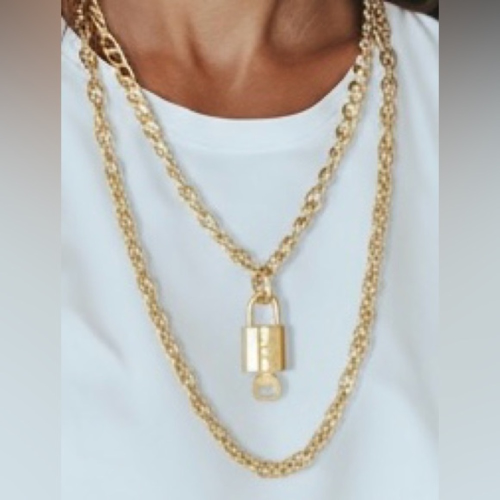 Luis Vuitton 320 🔐 Lock & Key #320 on double link chain. Nice weight.